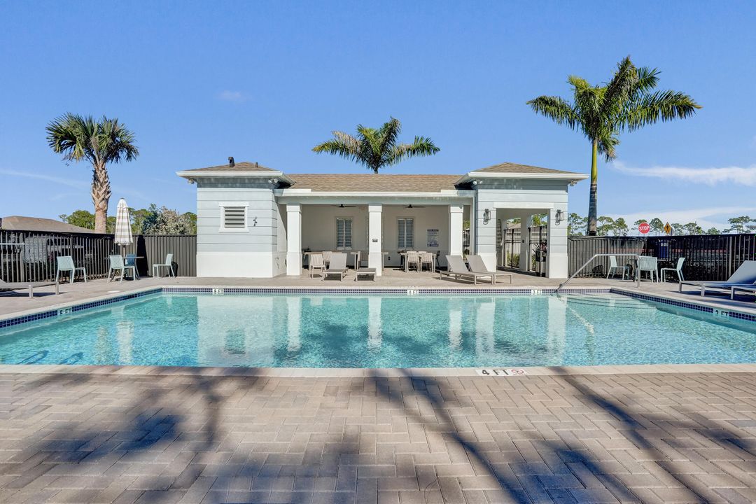 На продажу: $649,900 (4 спален, 2 ванн, 2034 Квадратных фут)