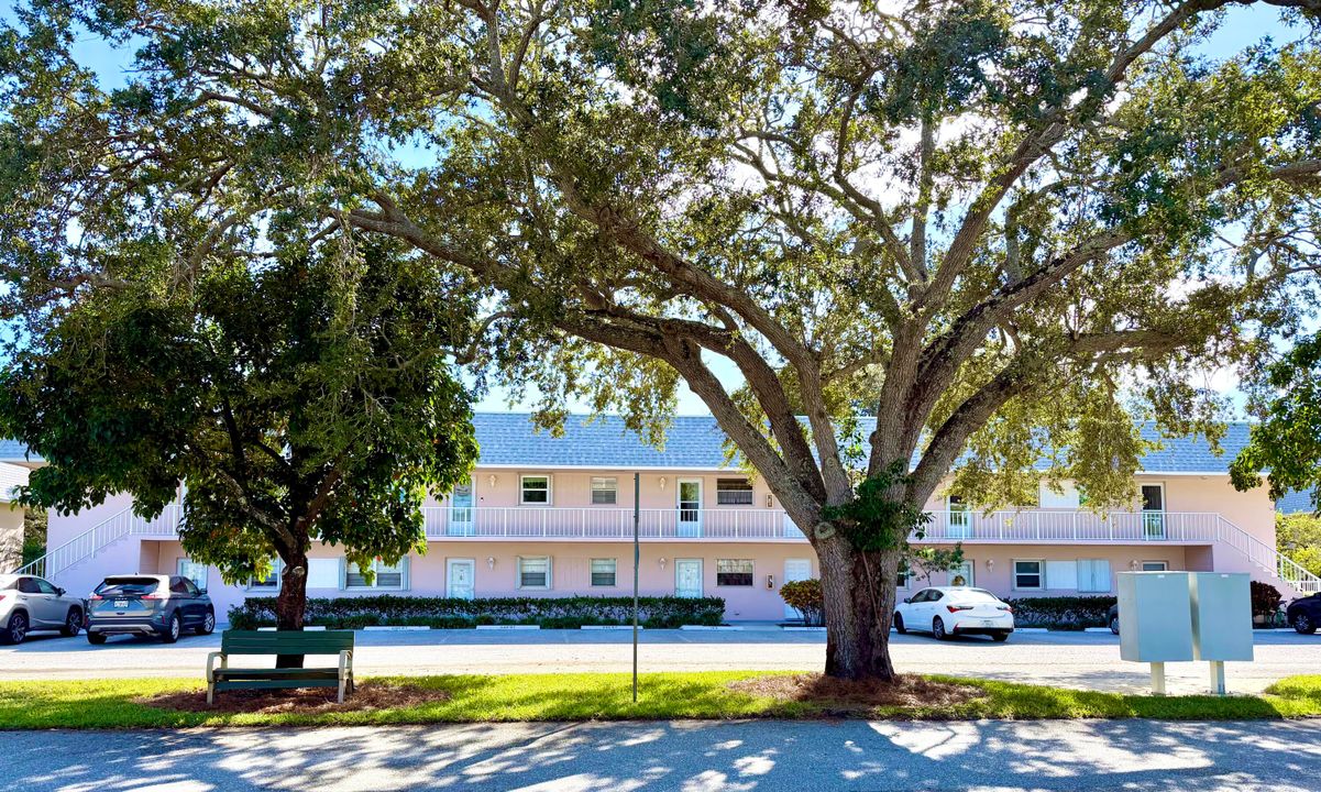 待售: $195,000 (2 贝兹, 1 浴室, 910 平方英尺)