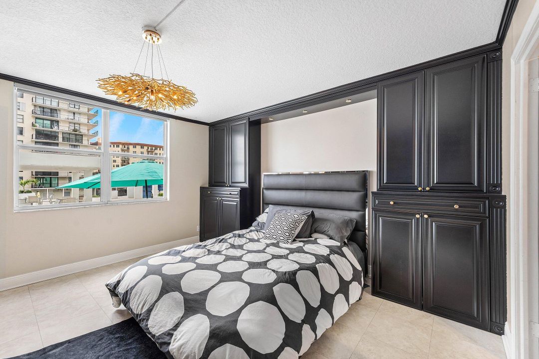 For Rent: $4,500 (1 beds, 1 baths, 1008 Square Feet)