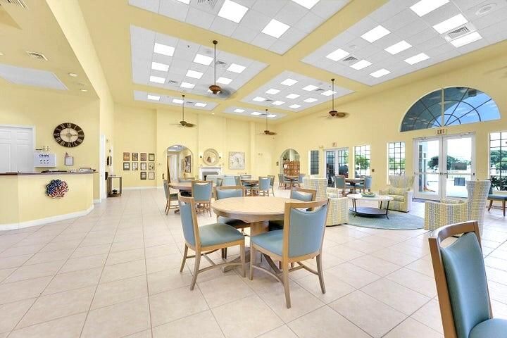 For Sale: $134,900 (2 beds, 2 baths, 1040 Square Feet)