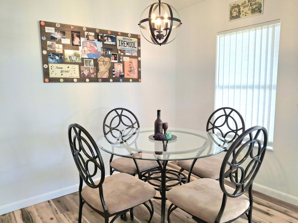 For Sale: $134,900 (2 beds, 2 baths, 1040 Square Feet)