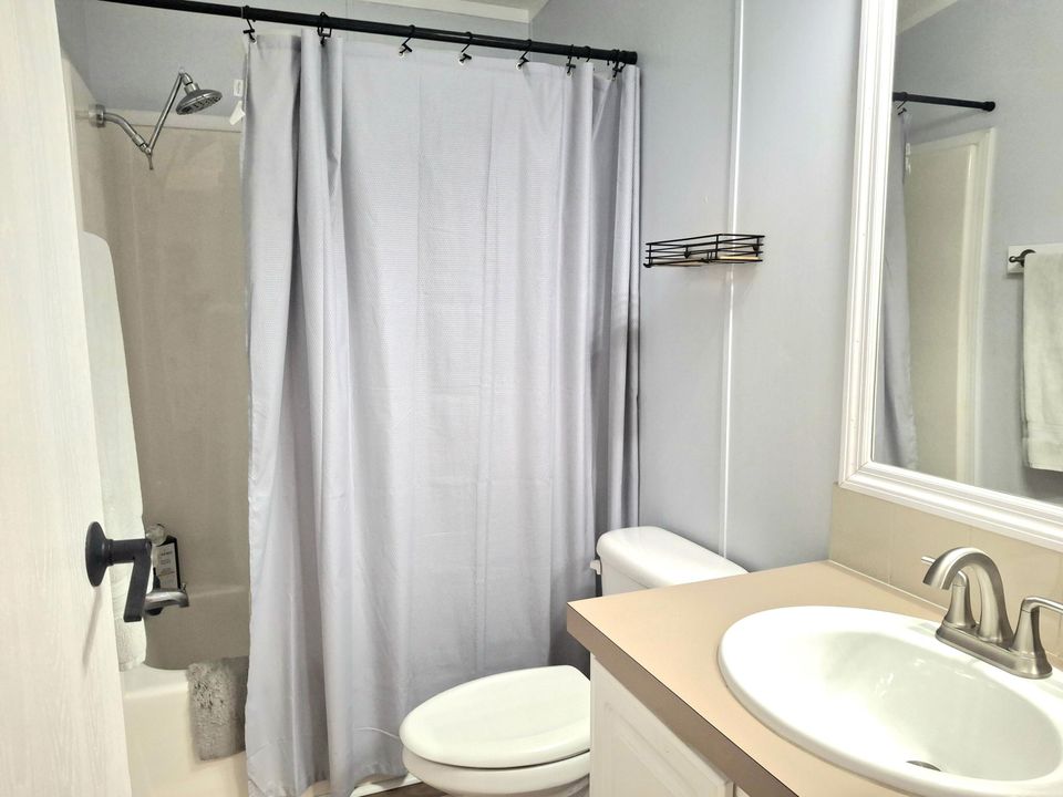 For Sale: $134,900 (2 beds, 2 baths, 1040 Square Feet)