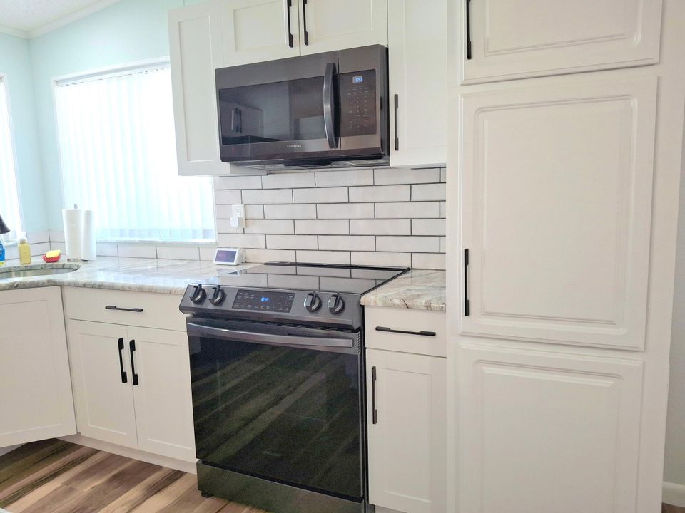 For Sale: $134,900 (2 beds, 2 baths, 1040 Square Feet)