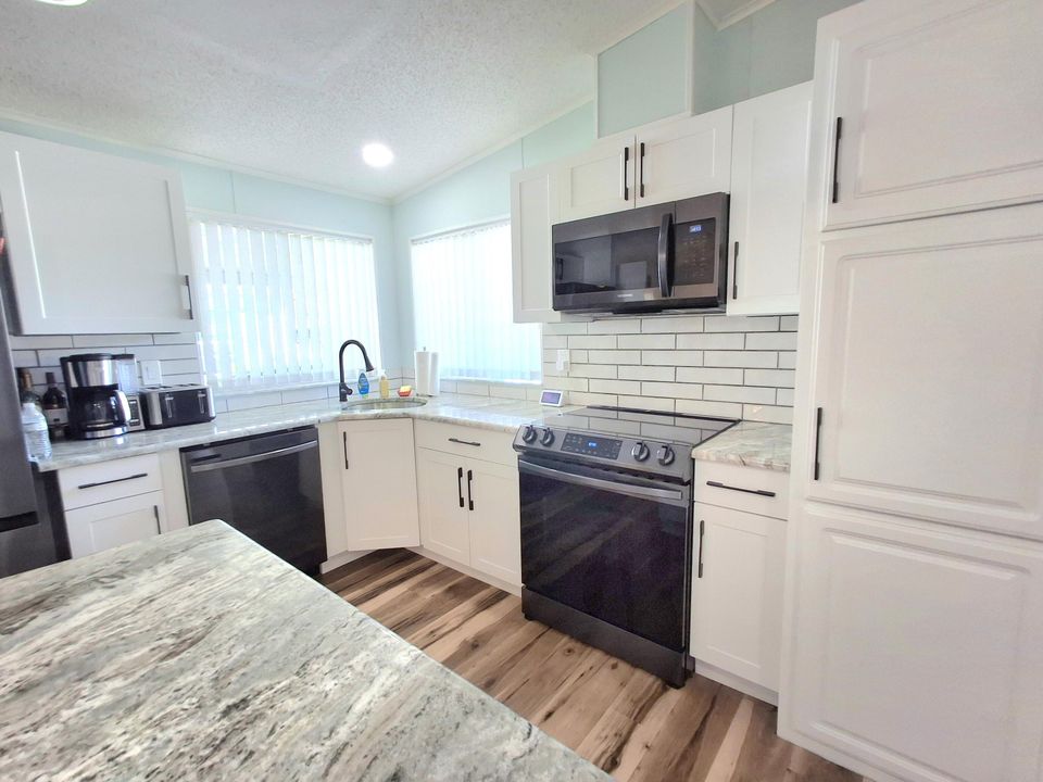 For Sale: $134,900 (2 beds, 2 baths, 1040 Square Feet)