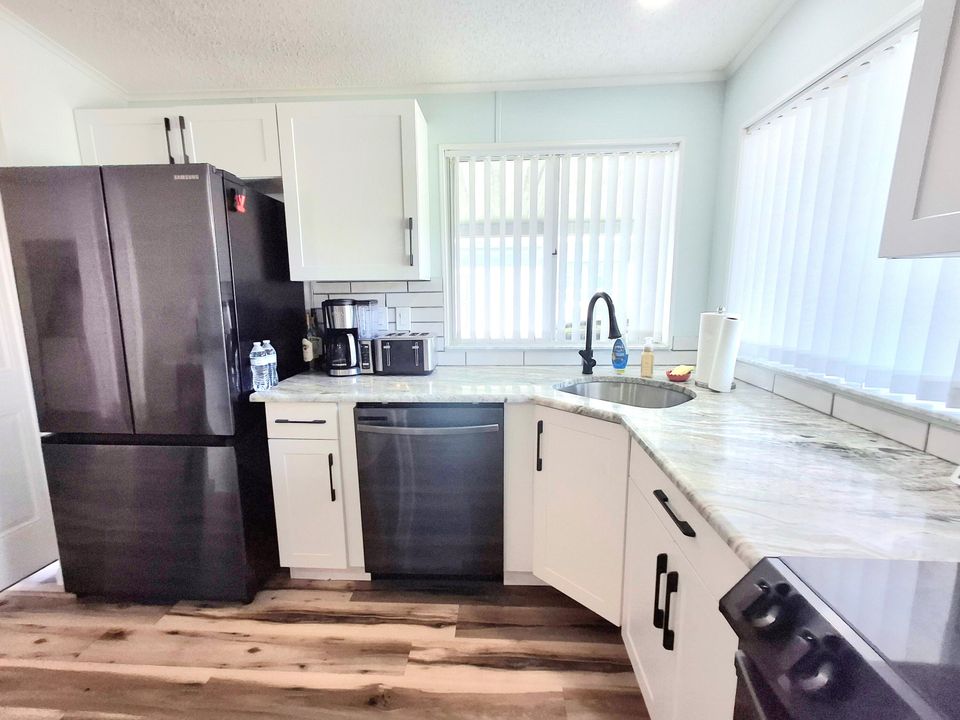 For Sale: $134,900 (2 beds, 2 baths, 1040 Square Feet)