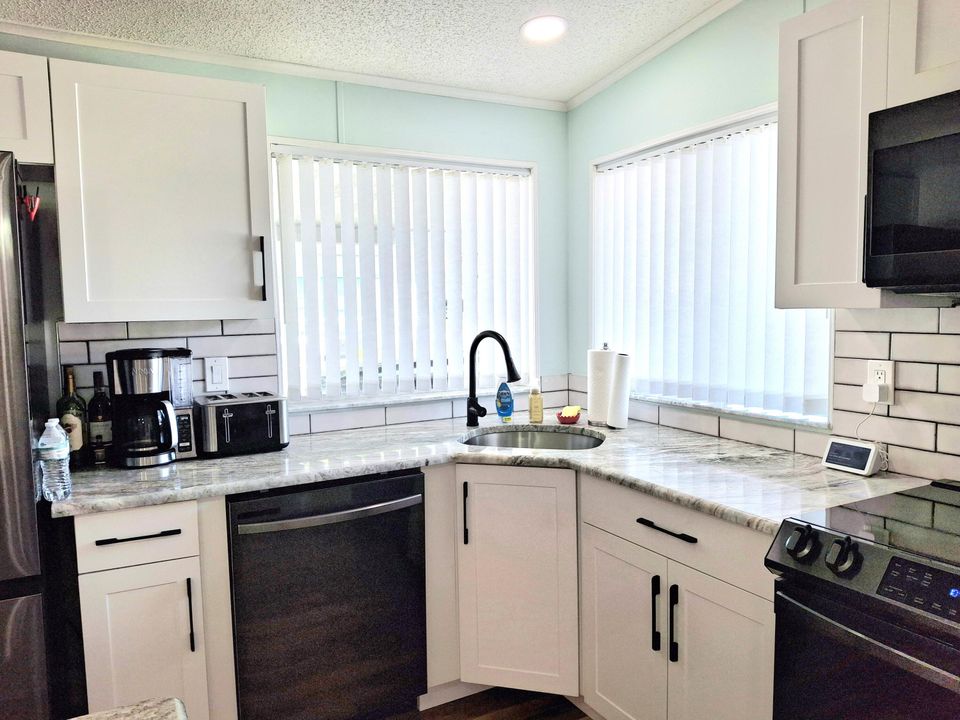 For Sale: $134,900 (2 beds, 2 baths, 1040 Square Feet)