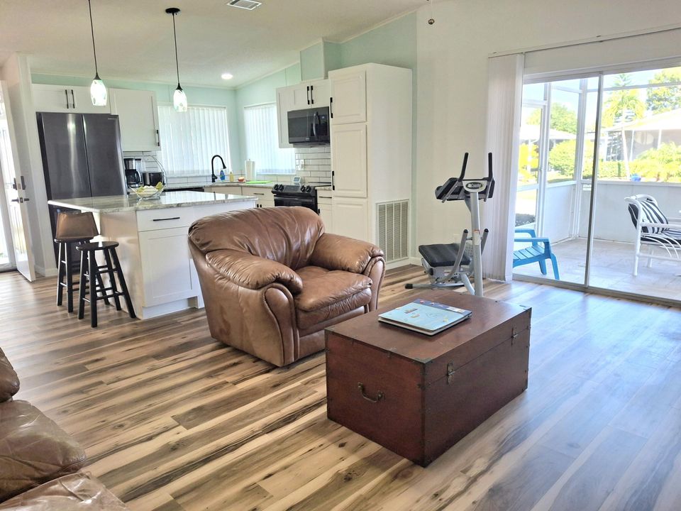 For Sale: $134,900 (2 beds, 2 baths, 1040 Square Feet)