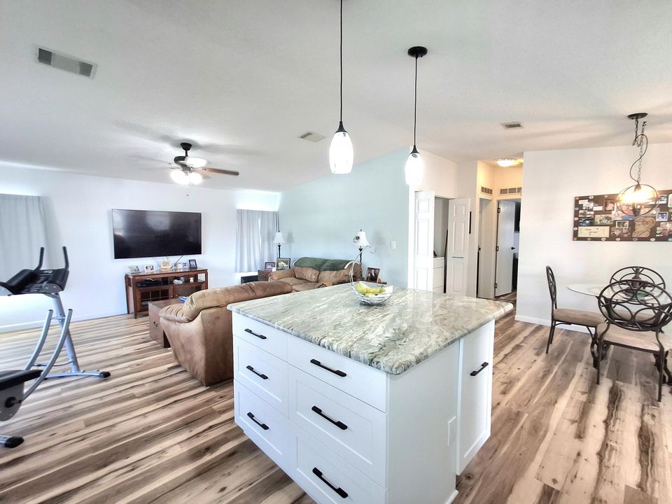 For Sale: $134,900 (2 beds, 2 baths, 1040 Square Feet)