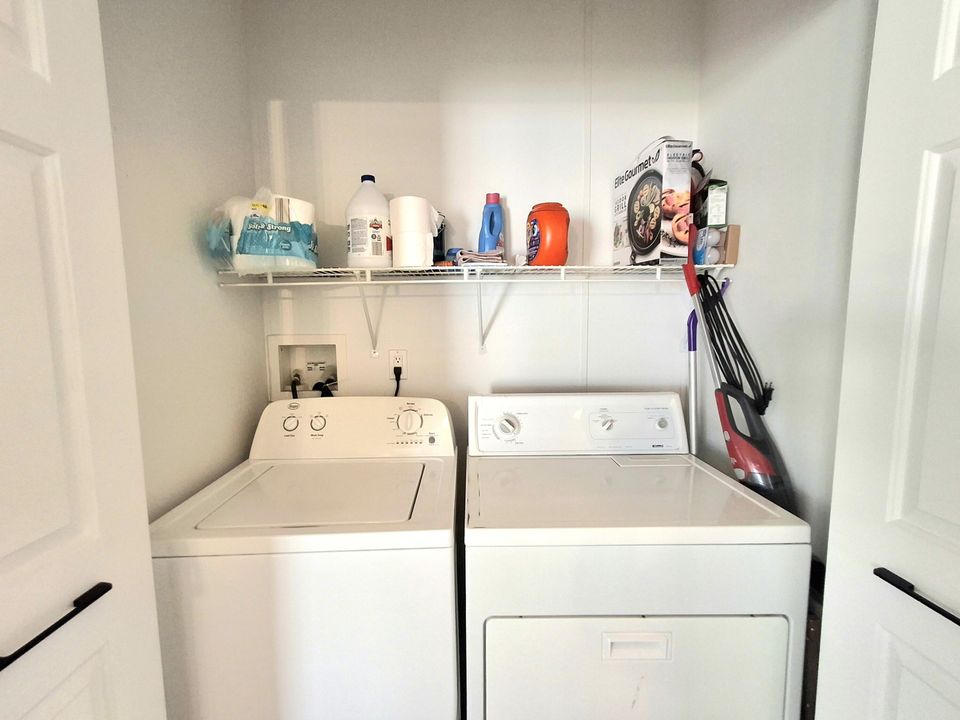 For Sale: $134,900 (2 beds, 2 baths, 1040 Square Feet)