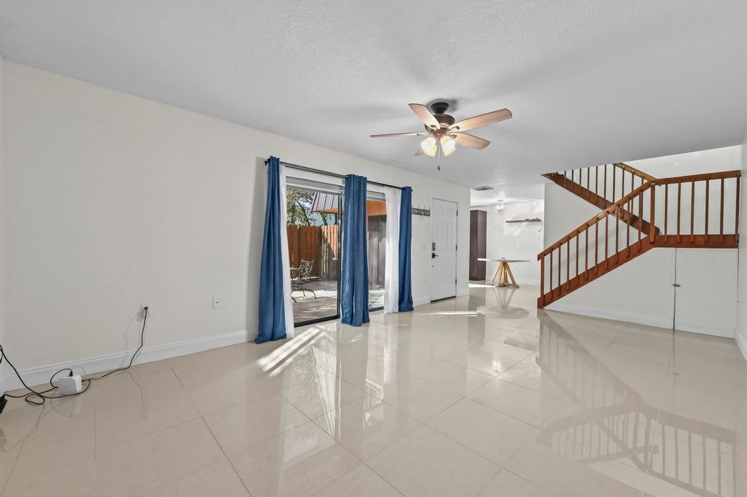 For Sale: $319,900 (2 beds, 2 baths, 1288 Square Feet)