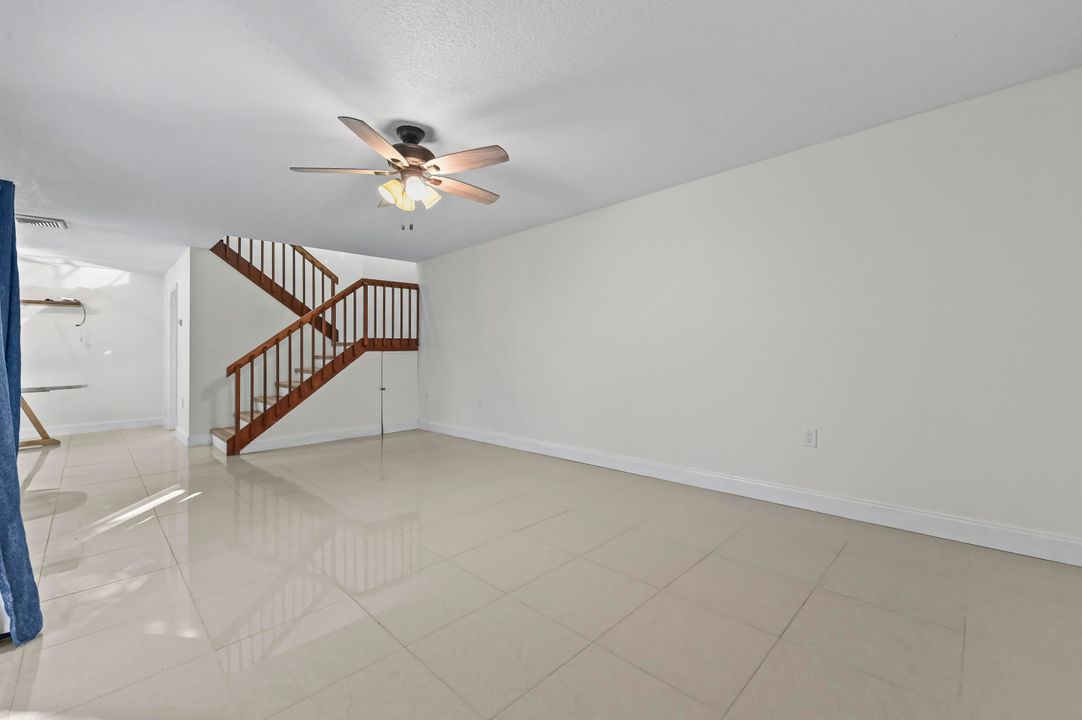 For Sale: $319,900 (2 beds, 2 baths, 1288 Square Feet)
