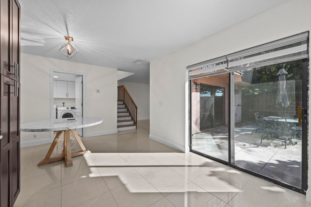 For Sale: $319,900 (2 beds, 2 baths, 1288 Square Feet)