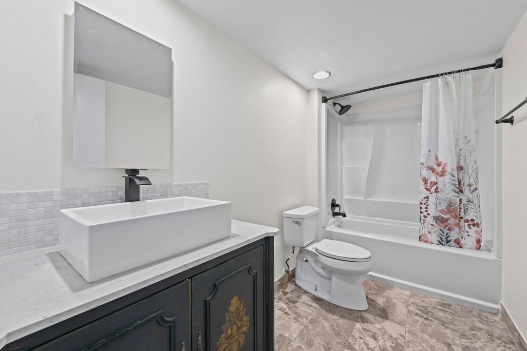 For Sale: $319,900 (2 beds, 2 baths, 1288 Square Feet)