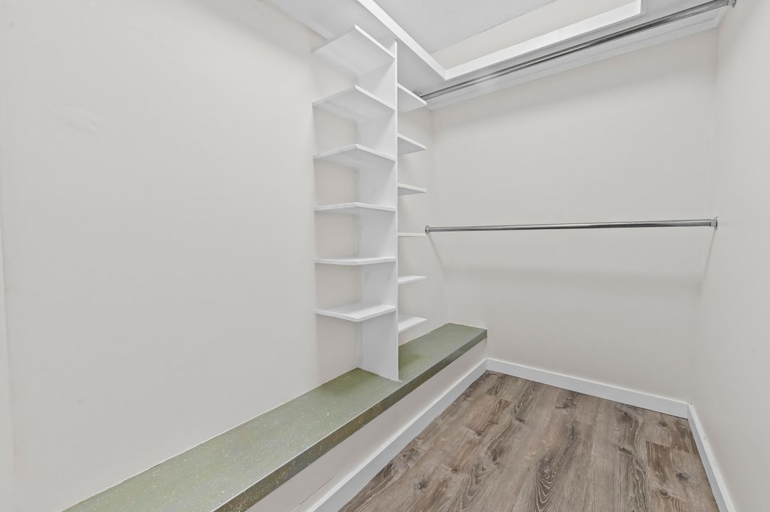 For Sale: $319,900 (2 beds, 2 baths, 1288 Square Feet)