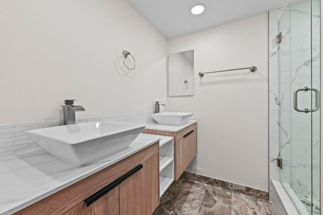 For Sale: $319,900 (2 beds, 2 baths, 1288 Square Feet)