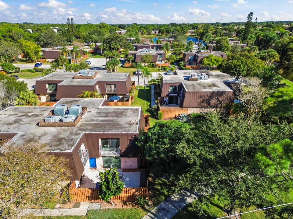 For Sale: $319,900 (2 beds, 2 baths, 1288 Square Feet)