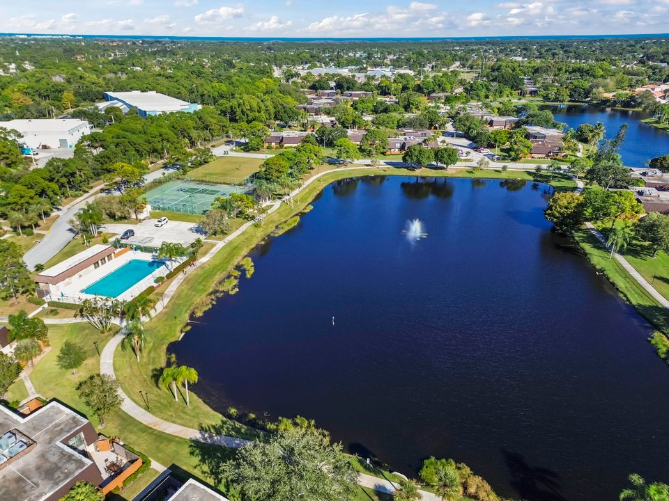 For Sale: $319,900 (2 beds, 2 baths, 1288 Square Feet)