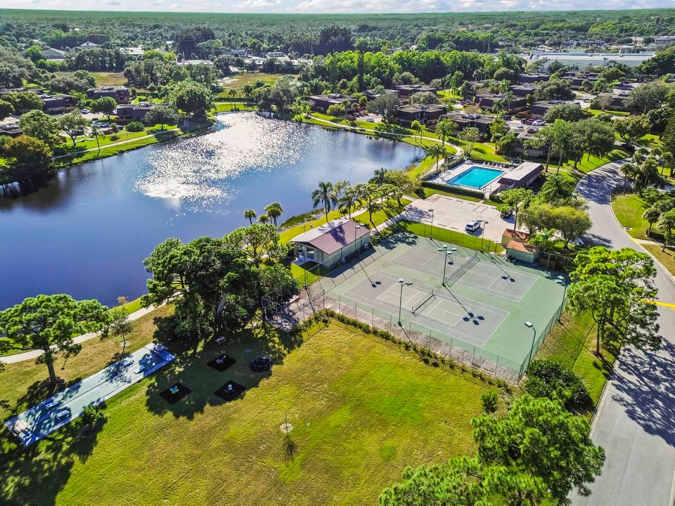 For Sale: $319,900 (2 beds, 2 baths, 1288 Square Feet)