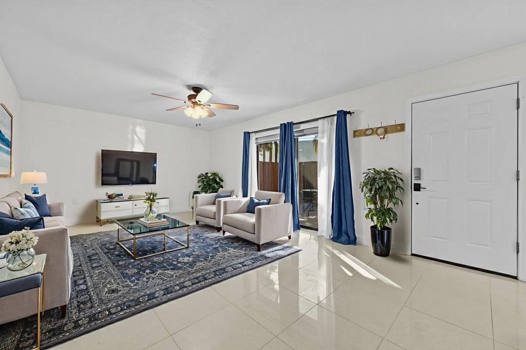 For Sale: $319,900 (2 beds, 2 baths, 1288 Square Feet)