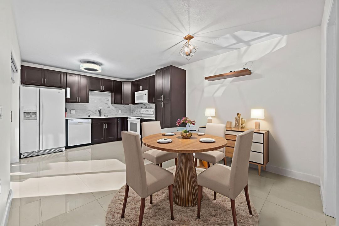 For Sale: $319,900 (2 beds, 2 baths, 1288 Square Feet)