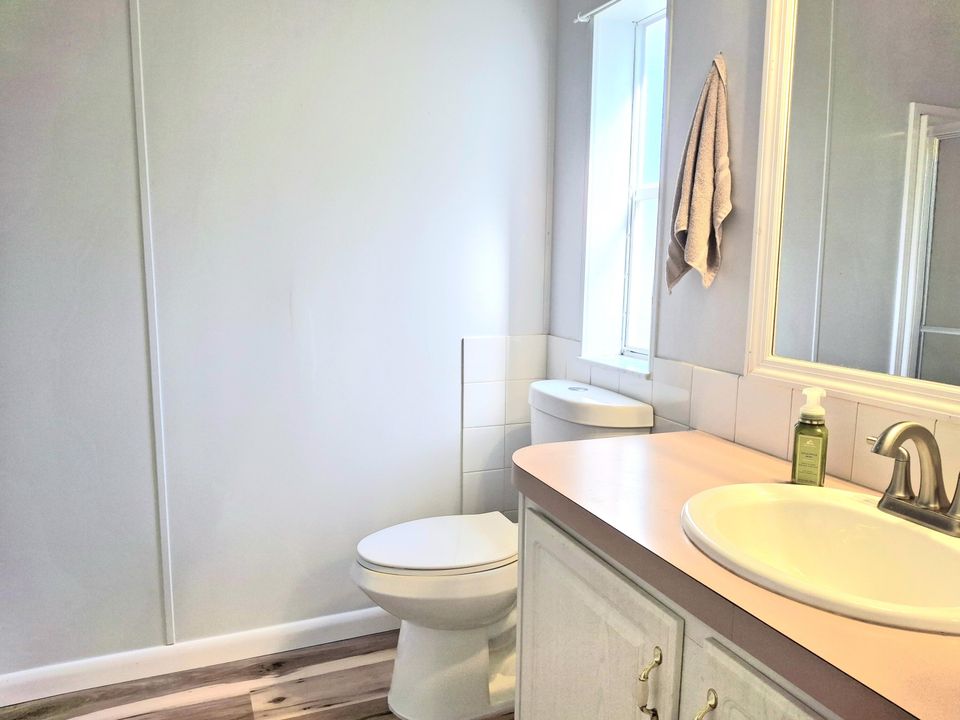 For Sale: $134,900 (2 beds, 2 baths, 1040 Square Feet)