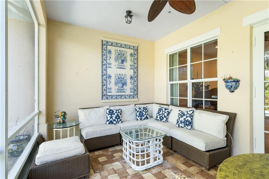 For Sale: $725,000 (3 beds, 3 baths, 2816 Square Feet)