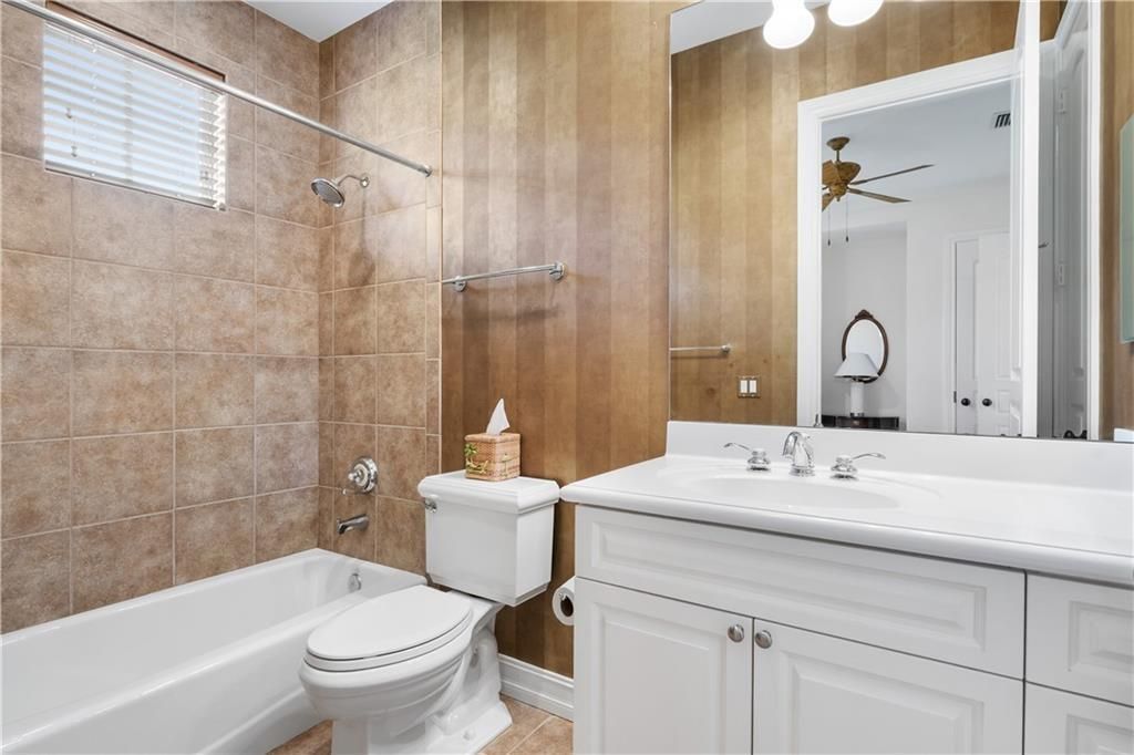 For Sale: $725,000 (3 beds, 3 baths, 2816 Square Feet)