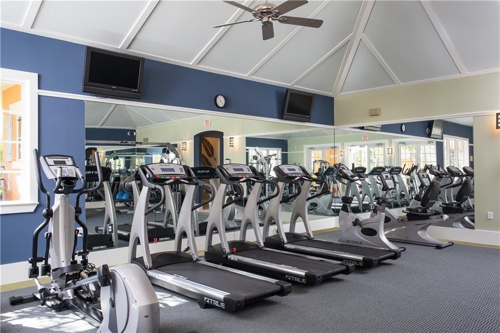 For Sale: $725,000 (3 beds, 3 baths, 2816 Square Feet)