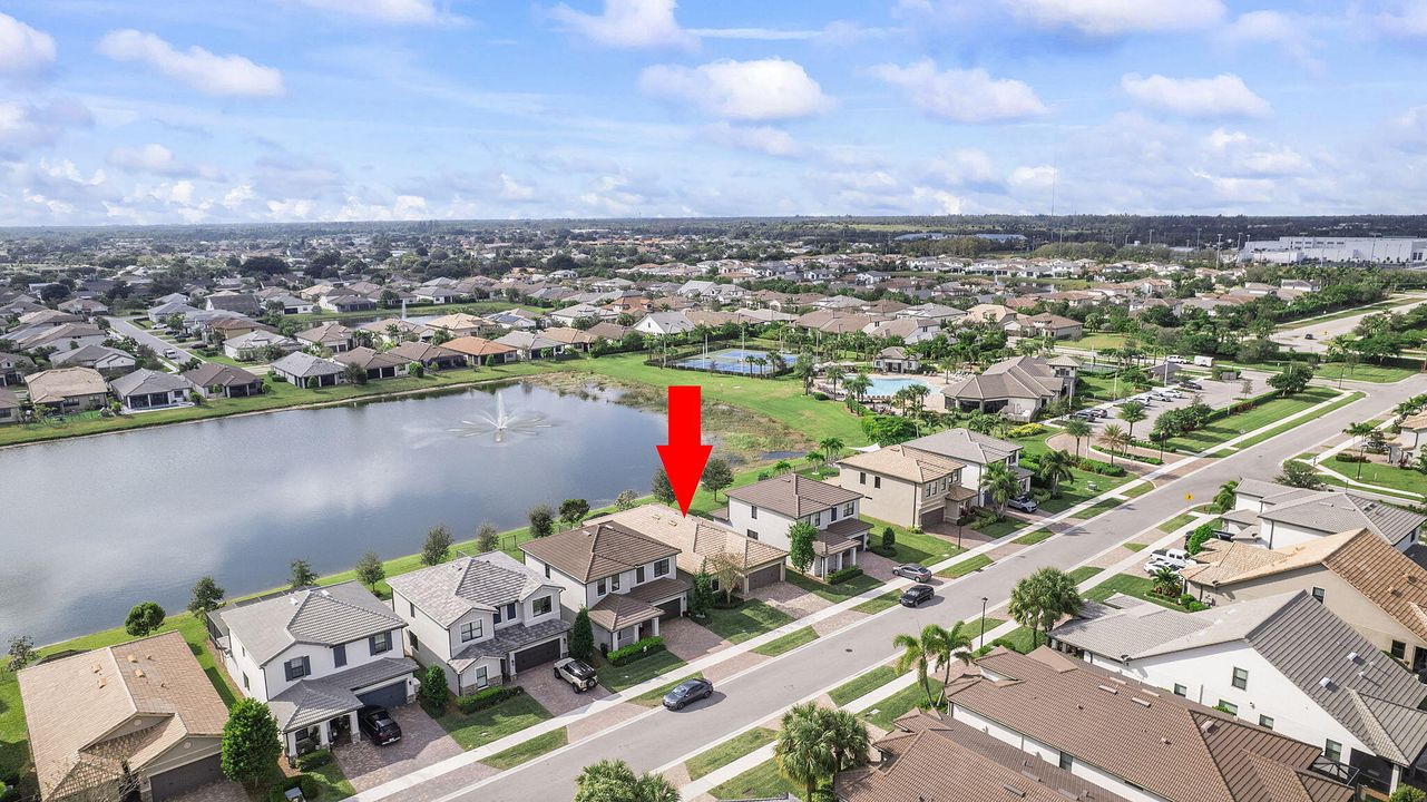 待售: $650,000 (4 贝兹, 2 浴室, 1894 平方英尺)