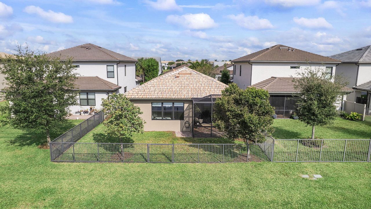 待售: $650,000 (4 贝兹, 2 浴室, 1894 平方英尺)