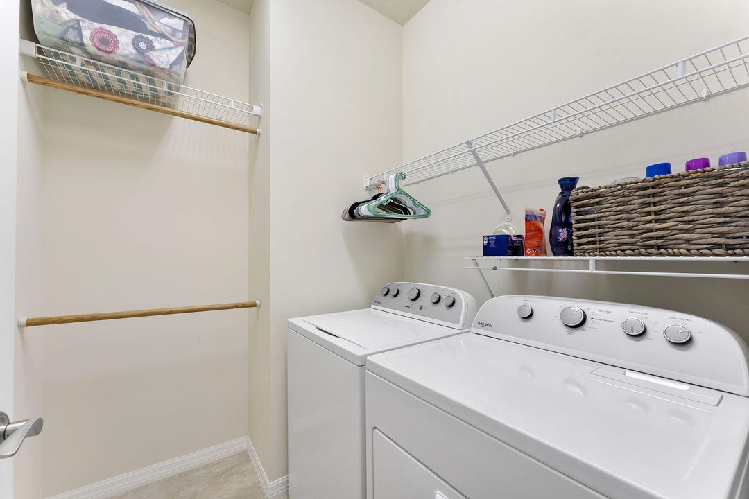 待售: $650,000 (4 贝兹, 2 浴室, 1894 平方英尺)