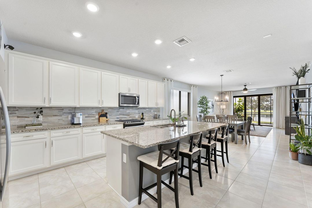 待售: $650,000 (4 贝兹, 2 浴室, 1894 平方英尺)