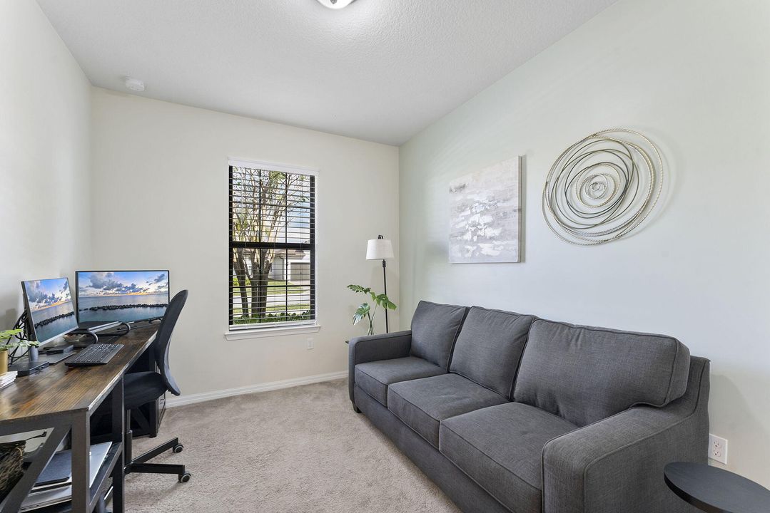 待售: $650,000 (4 贝兹, 2 浴室, 1894 平方英尺)