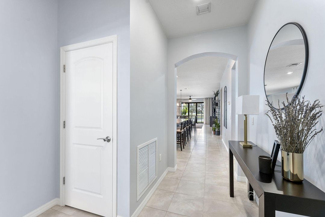 待售: $650,000 (4 贝兹, 2 浴室, 1894 平方英尺)