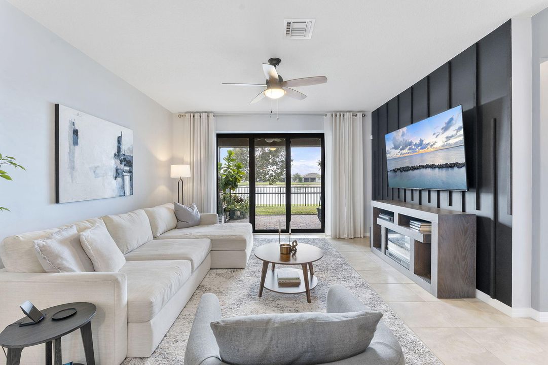 待售: $650,000 (4 贝兹, 2 浴室, 1894 平方英尺)