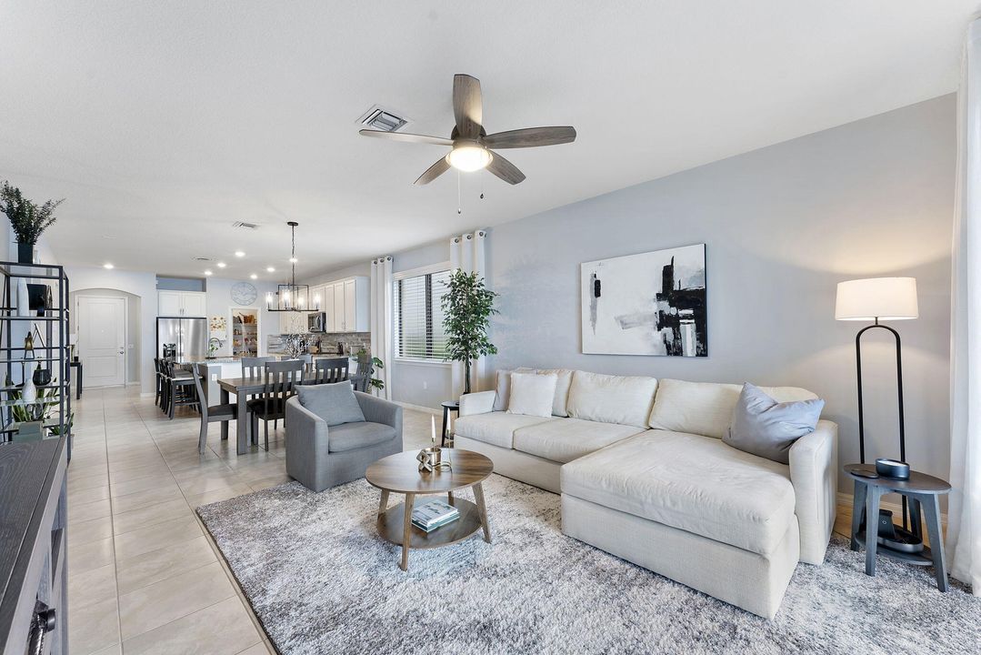 待售: $650,000 (4 贝兹, 2 浴室, 1894 平方英尺)