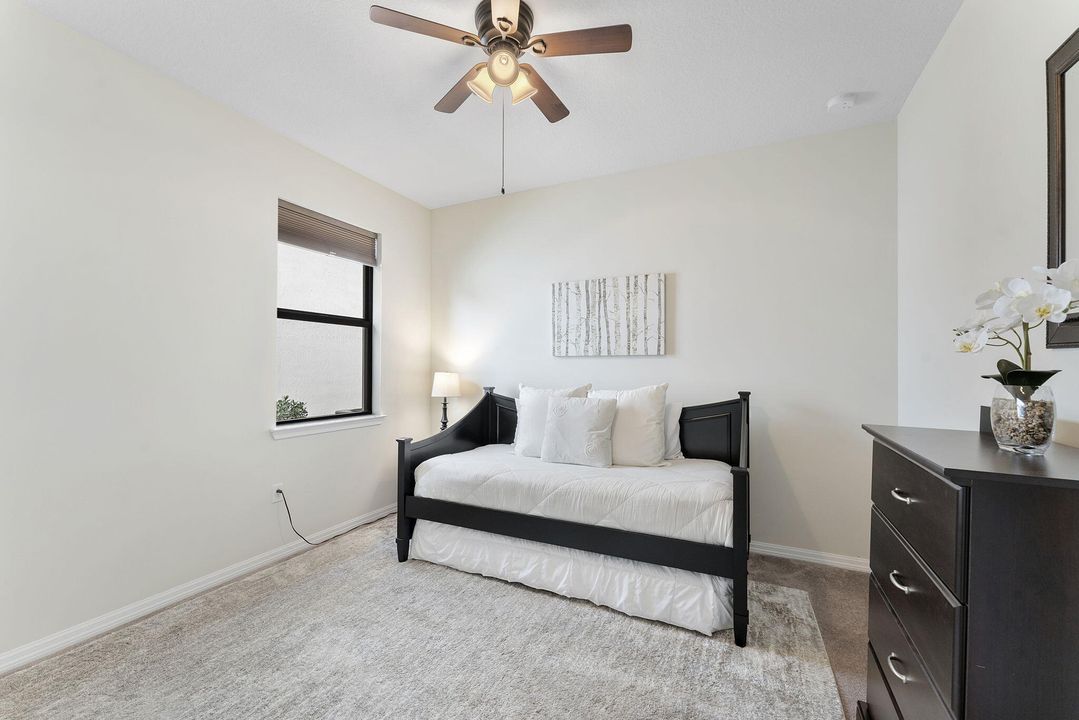 待售: $650,000 (4 贝兹, 2 浴室, 1894 平方英尺)