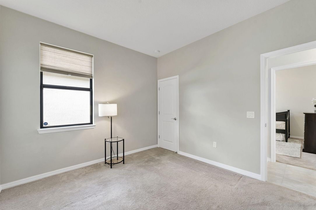 待售: $650,000 (4 贝兹, 2 浴室, 1894 平方英尺)