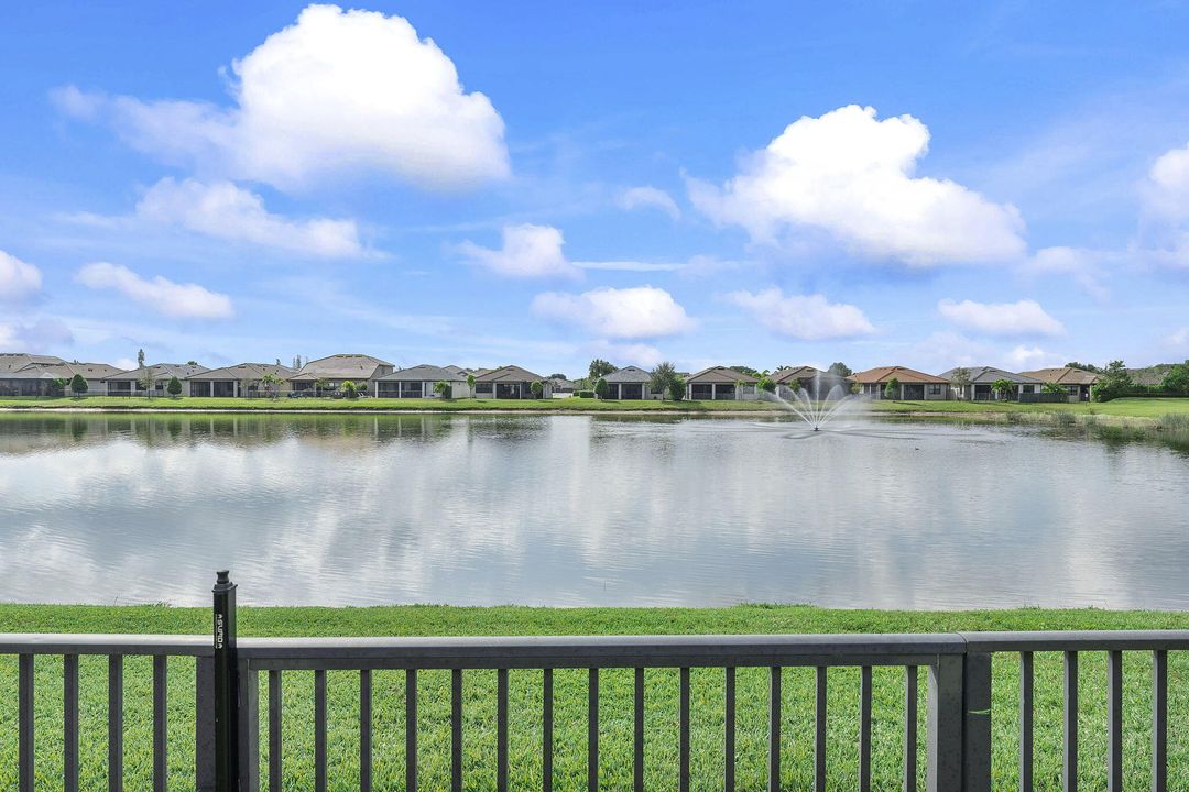 待售: $650,000 (4 贝兹, 2 浴室, 1894 平方英尺)