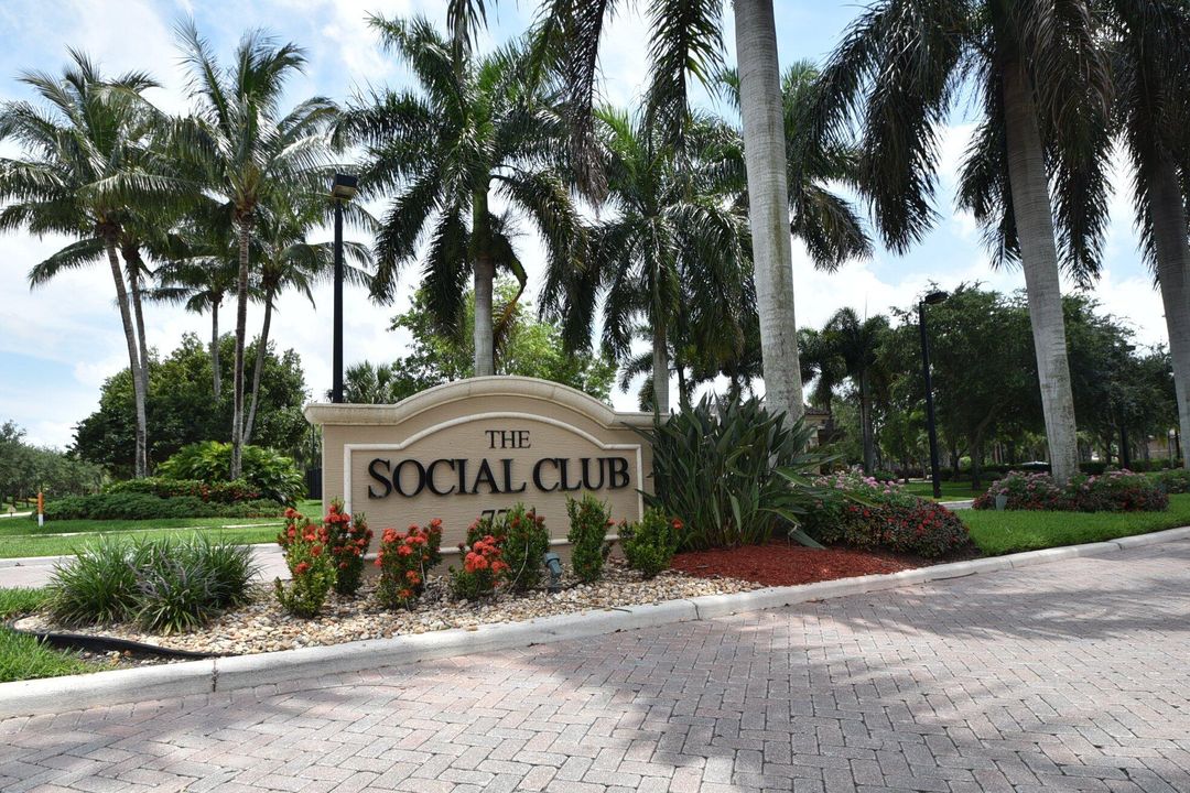 Active With Contract: $549,000 (3 beds, 2 baths, 2347 Square Feet)