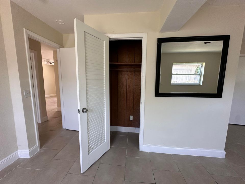 Под контрактом: $2,500 (3 спален, 2 ванн, 1050 Квадратных фут)