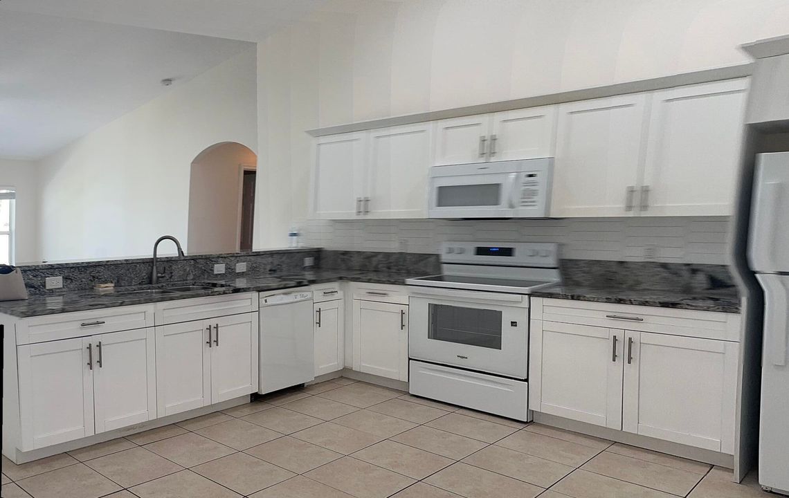 For Rent: $2,500 (3 beds, 2 baths, 1808 Square Feet)