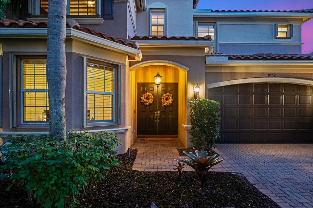 For Sale: $1,100,000 (5 beds, 4 baths, 3317 Square Feet)