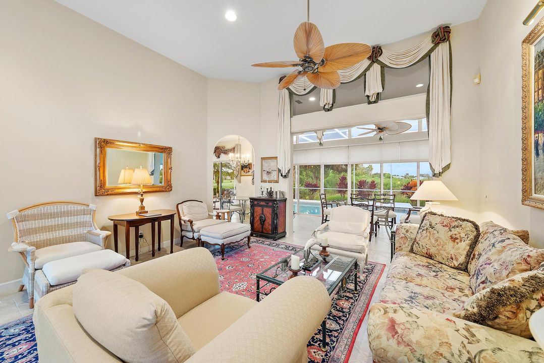 Под контрактом: $950,000 (3 спален, 2 ванн, 2574 Квадратных фут)