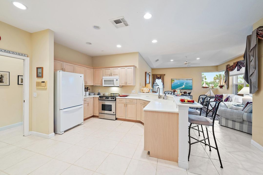 Под контрактом: $950,000 (3 спален, 2 ванн, 2574 Квадратных фут)