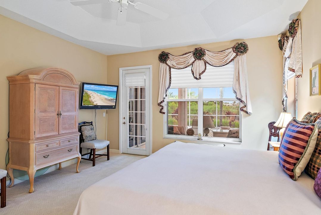 Под контрактом: $950,000 (3 спален, 2 ванн, 2574 Квадратных фут)