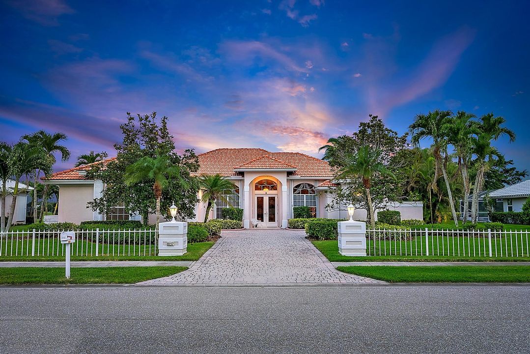 Под контрактом: $950,000 (3 спален, 2 ванн, 2574 Квадратных фут)