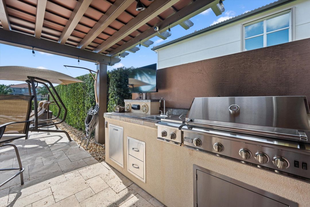 For Sale: $1,100,000 (5 beds, 4 baths, 3317 Square Feet)