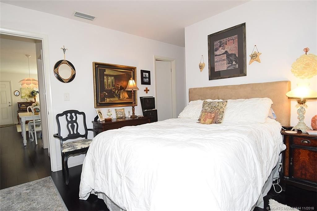 For Sale: $94,900 (1 beds, 1 baths, 696 Square Feet)