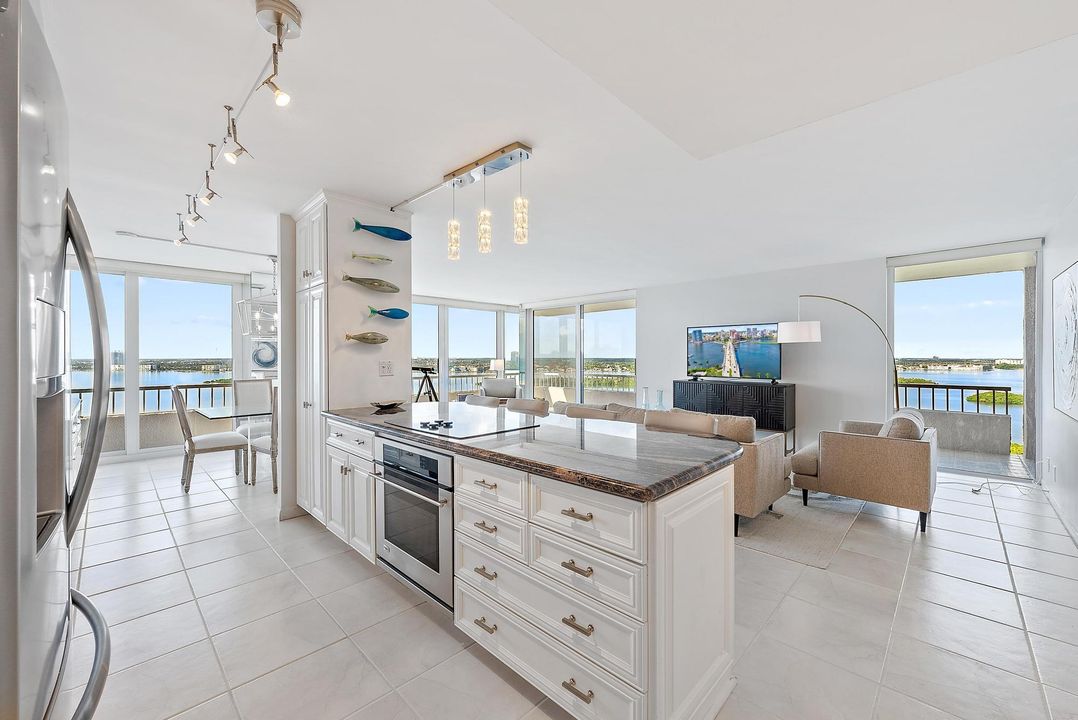 For Sale: $1,395,000 (2 beds, 2 baths, 1435 Square Feet)